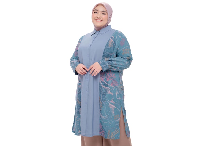 Pilih motif vertikal, diagonal, serta motif berukuran kecil agar terlihat langsing dan tinggi