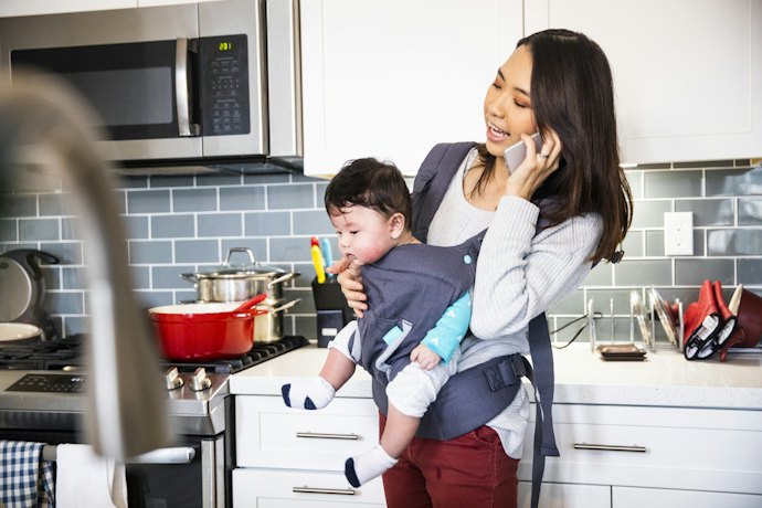 Bila bayi anda sudah berusia 6 bulan, gendongan seperti full buckle carrier, yaitu soft structure carrier dan hipseat carrier, bisa dipertimbangkan