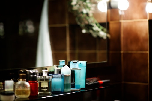 Ketahui tipe parfumnya! Untuk aroma yang tahan lama, cek extrait de parfum dan eau de parfum