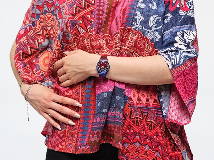 Pilih case ukuran 25–35 mm untuk pergelangan kecil atau 40 mm untuk pergelangan besar