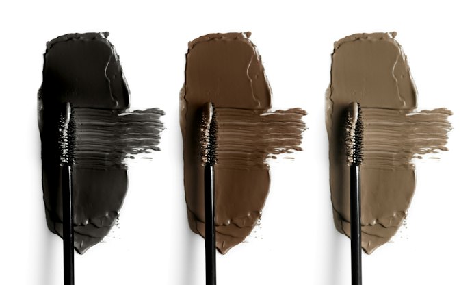 Pilih warna tint eyebrow sesuai dengan warna rambut Anda