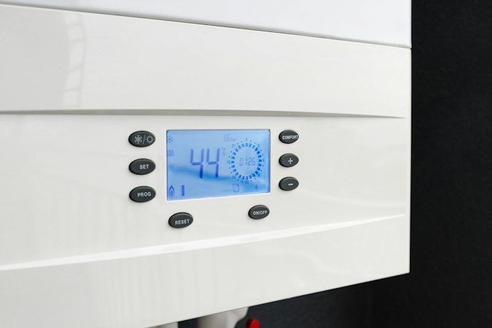 Untuk pemula, pertimbangkan water heater gas dengan display temperatur