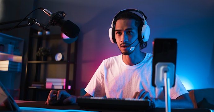 Jika Anda mengutamakan headset wireless, pastikan sudah memiliki fitur LIGHTSPEED
