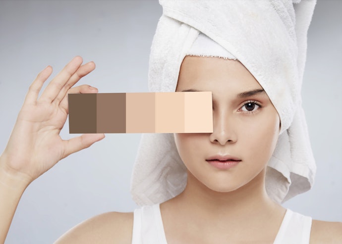 Pilih shade yang sesuai dengan warna alami kulit
