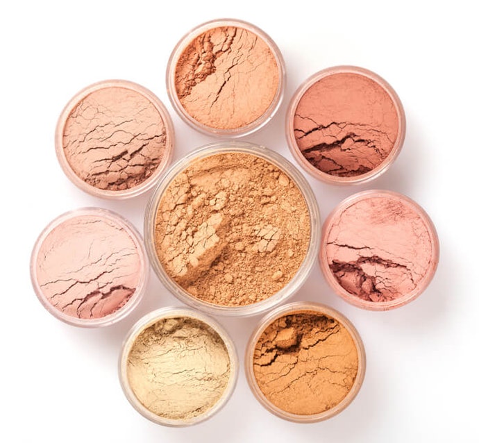 Sesuaikan warna bedak tabur dengan warna kulit