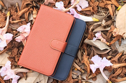 Pilih flip case jika ingin perlindungan yang menyeluruh
