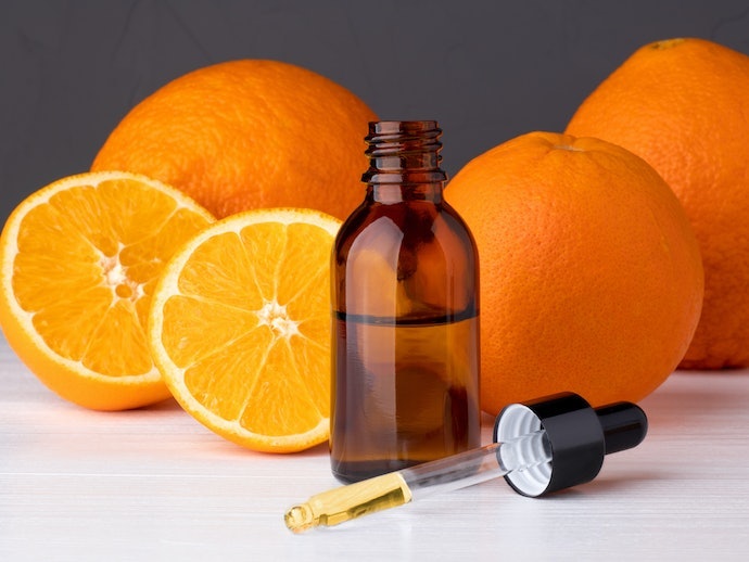 Untuk acara sehari-hari, pilih parfum oud beraroma citrus dan buah yang fresh dan ringan