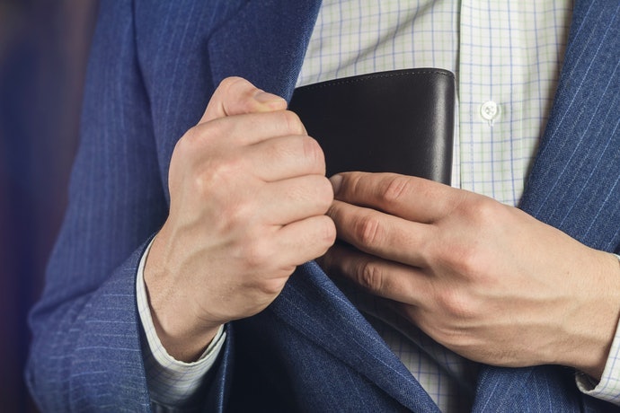 Pilihlah dompet yang slim dan compact untuk pria