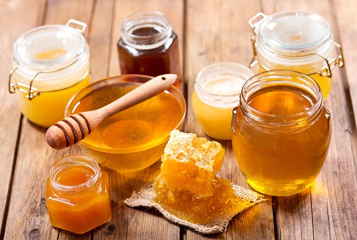 Cek jenis madu yang digunakan plus keunggulannya: Madu akasia, madu hutan, atau madu multiflora