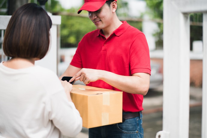 Untuk oleh-oleh atau pengiriman yang jauh, utamakan gudeg kaleng yang tahan sampai setahun