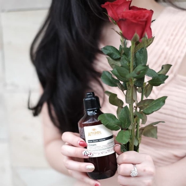 Pilih curl cream aroma segar saat aktivitas minimal; Cek yang tanpa pewangi ketika Anda aktif berkegiatan