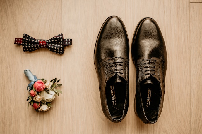 Pilihlah sepatu pria yang simple, tetapi elegan