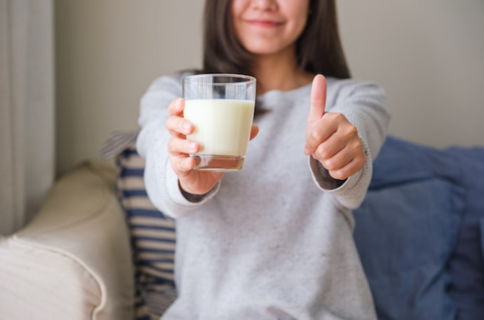Prioritaskan susu dengan protein tinggi, sekitar 8-15 gram per sajian