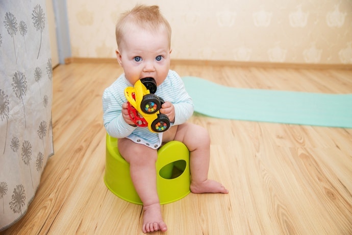 Toilet duduk atau jongkok? Pilihlah sesuai kebiasaan anak