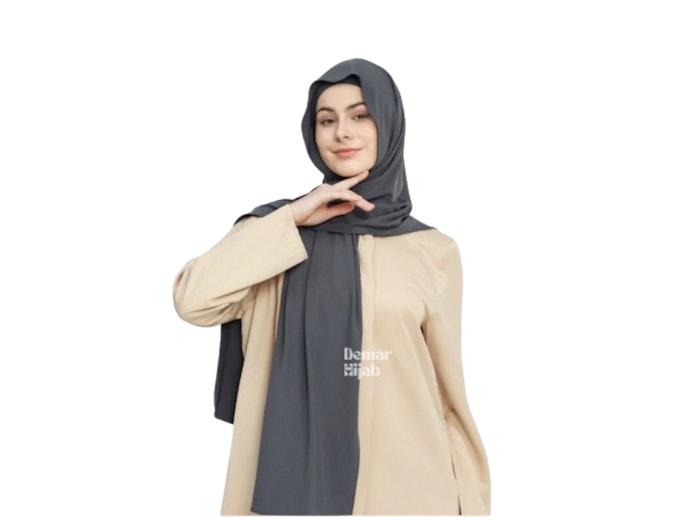 Agar mudah di-mix and match, pilih pashmina polos