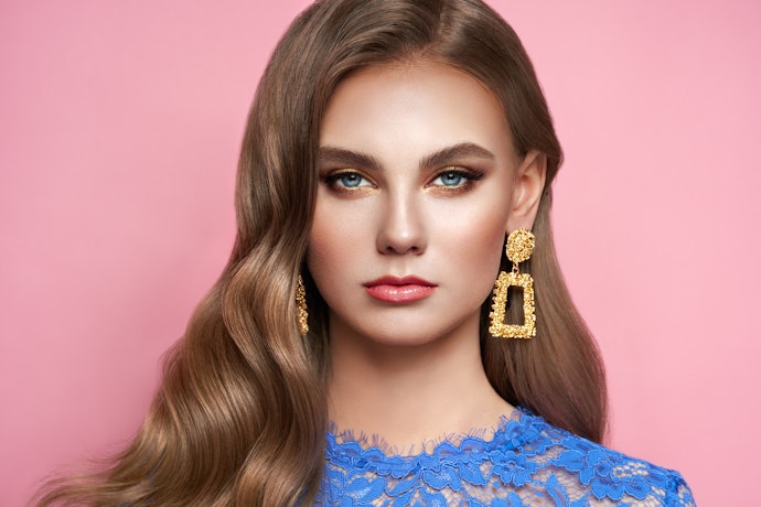 Emas kuning, emas putih, atau rose gold? Ketahui warna emas yang sesuai dengan warna kulit