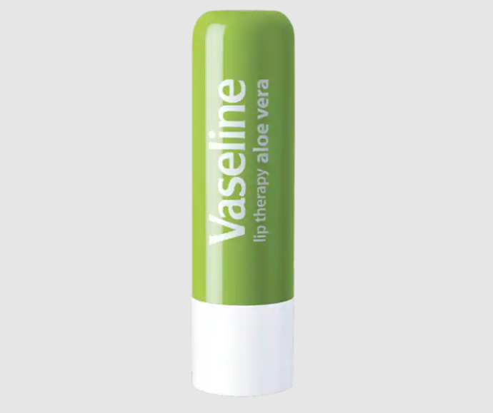 Untuk perawatan bibir gelap dan pecah-pecah, gunakan Vaseline Lip Therapy