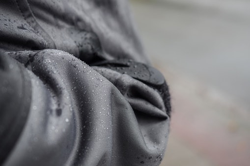 Perhatikan fungsi dan kelebihan yang dimiliki jaket parasut