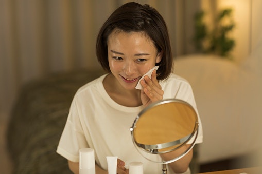Bila kulit Anda kombinasi, pilih hydrating toner dengan bahan pelembap efektif dan toner yang mengandung oil-control