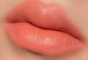 Agar wajah terlihat lebih cerah, gunakan lipstik warna peach
