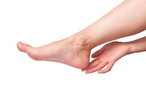 Perhatikan kesesuaian bentuk telapak kaki dengan sepatu