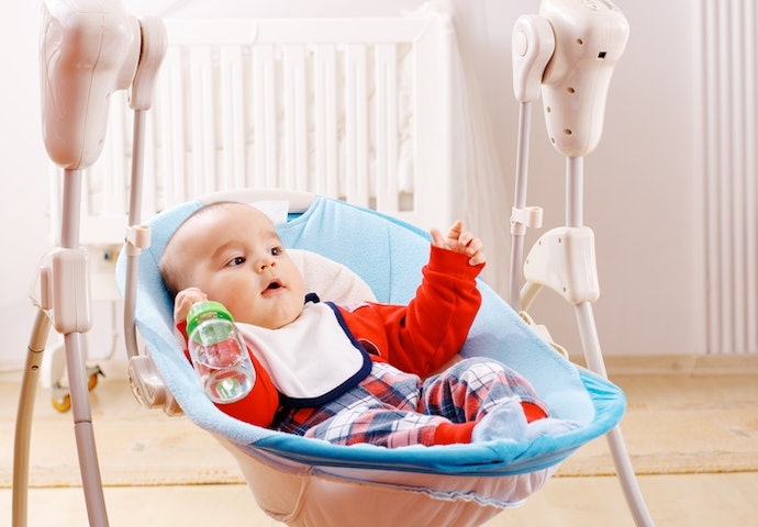 Pertimbangkan juga baby bouncer model swing agar bayi anteng tanpa digendong