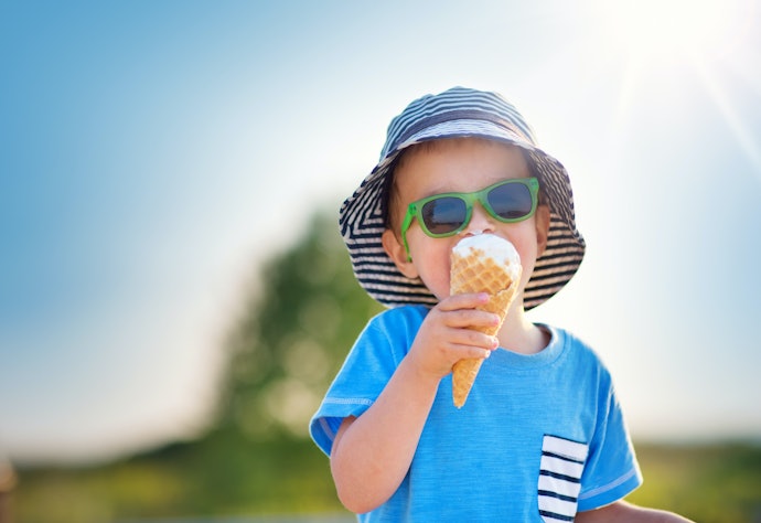Untuk tampilan kasual, pilih topi anak laki-laki model bucket hat, fedora, dan flat cap