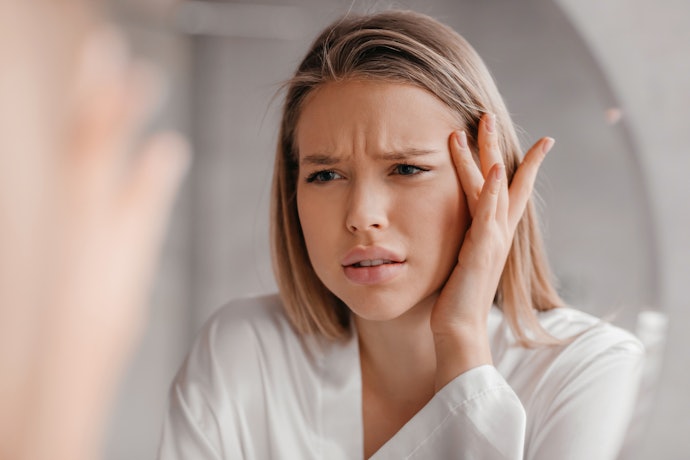 Jika Anda bermasalah dengan kulit kusam, dapatkan exfoliating toner yang mengandung AHA