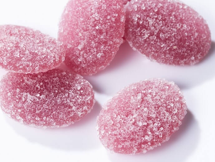 Pertimbangkan gummy dengan taburan topping untuk sensasi unik di lidah