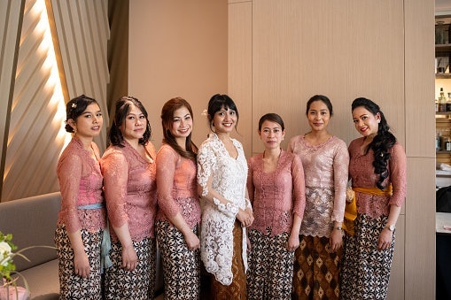 Sesuaikan kebaya dengan acara yang akan dihadiri