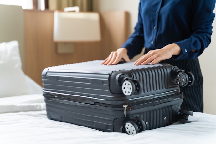Pilih berdasarkan bahan yang digunakan: Hardcase atau softcase