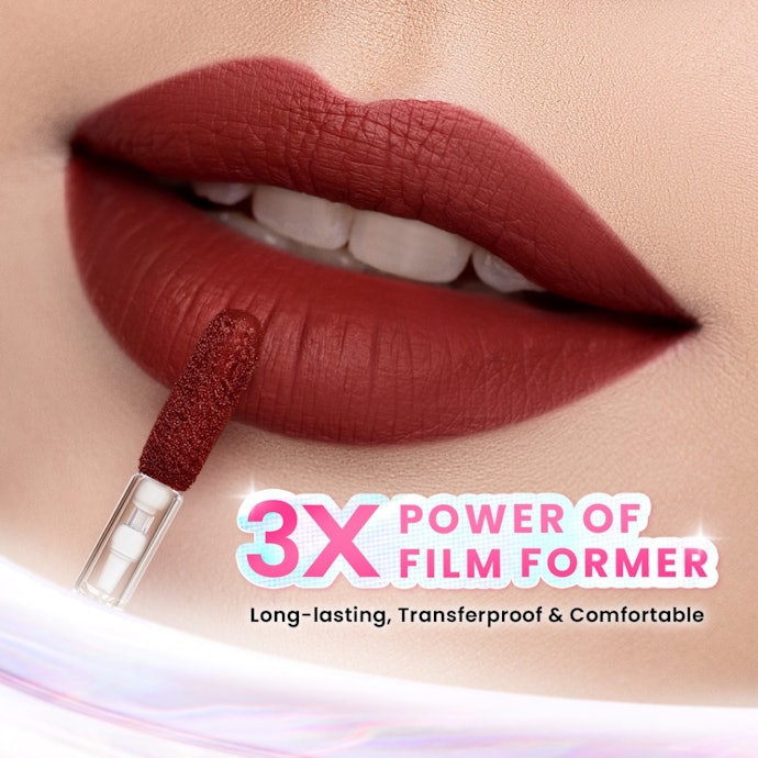 Agar lipstik matte tahan lama, utamakan yang memiliki label "waterproof", "transferproof", dan "smudgeproof" sekaligus