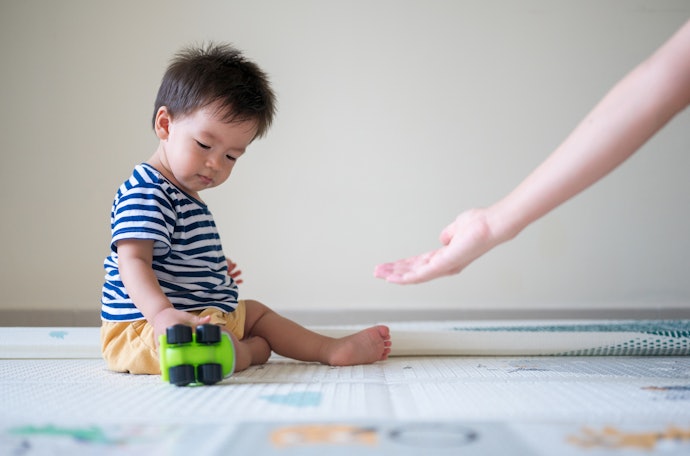 Untuk alas bermain anak, utamakan tikar lipat dari busa yang tebal dan empuk