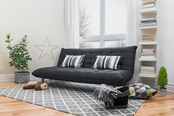 Jika lebih sering digunakan sebagai sofa ruang tengah, utamakan sofa 3 seater dengan metode reclining