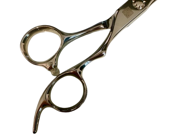 Perhatikan handelnya, classic handle untuk pemula dan left-handed handle untuk pengguna tangan kiri (kidal)