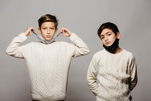 Pastikan desain dan motif sweater disukai anak