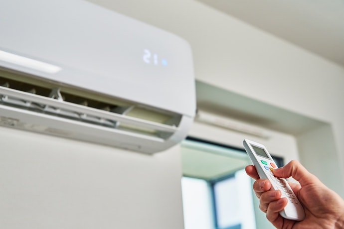Acuan 500-700 BTU/h untuk 1 m³ lebih cocok untuk ruangan dengan cooling load yang tinggi