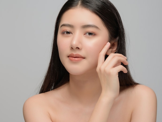 Agar kelembapan bibir Anda tetap terjaga, prioritaskan lipstik dengan tampilan yang creamy