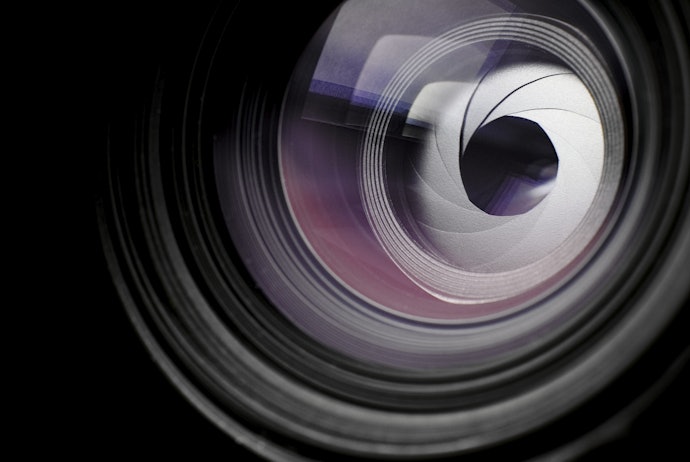 Perhatikan aperture atau diafragmanya