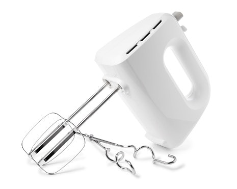 Hand mixer umumnya memiliki pengaduk bentuk beater. Utamakan yang dilengkapi pengaduk bentuk spiral juga supaya lebih banyak variasi makanan yang bisa diolah