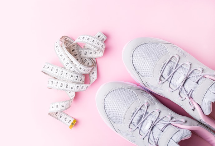Pastikan ukurannya sesuai dengan bentuk kaki Anda