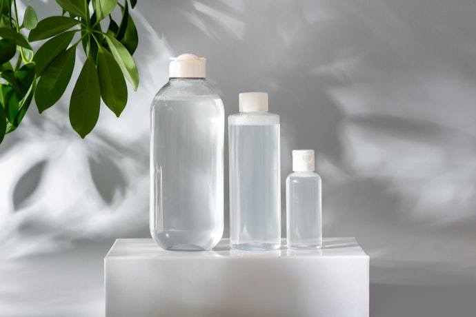 Jika kulit sensitif, pastikan memilih micellar water yang bebas alkohol maupun pewangi