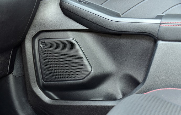 Untuk mobil, cari speaker woofer dengan ukuran 6,5 inch