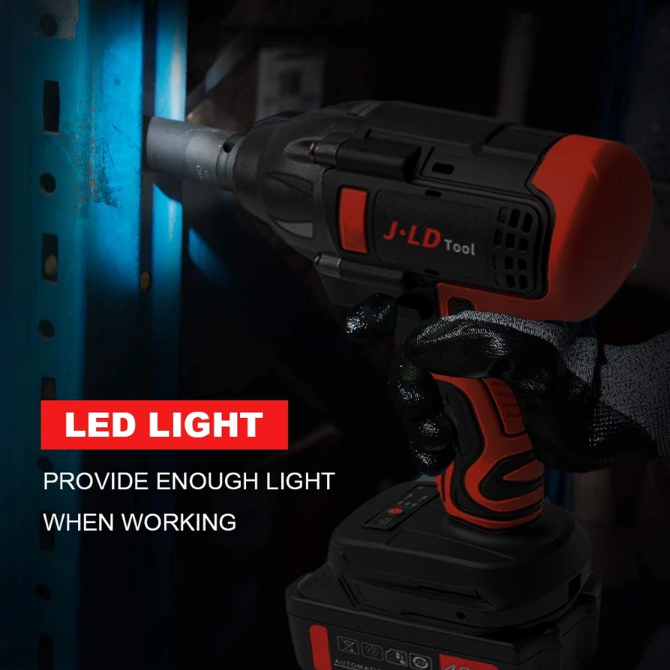 Jika Anda perlu bekerja di tempat gelap, pastikan impact wrench dilengkapi dengan lampu LED