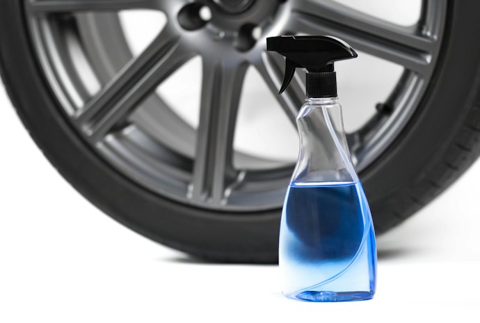 Cek kecocokan pembersih dengan velg karena setiap jenis velg membutuhkan pembersih yang berbeda