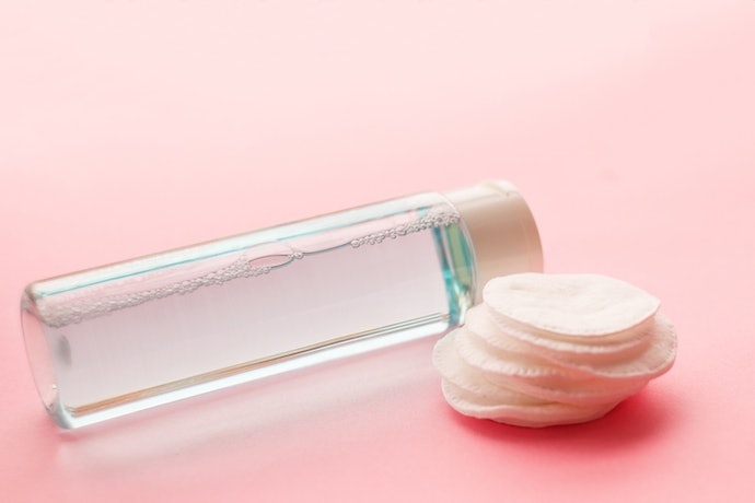 Pastikan toner tidak mengandung minyak dan alkohol