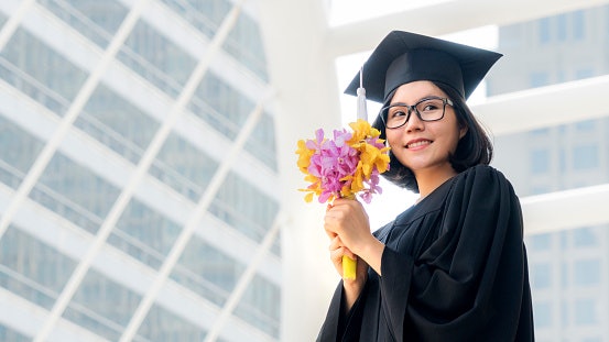 Pilih ukuran buket bunga wisuda yang sesuai