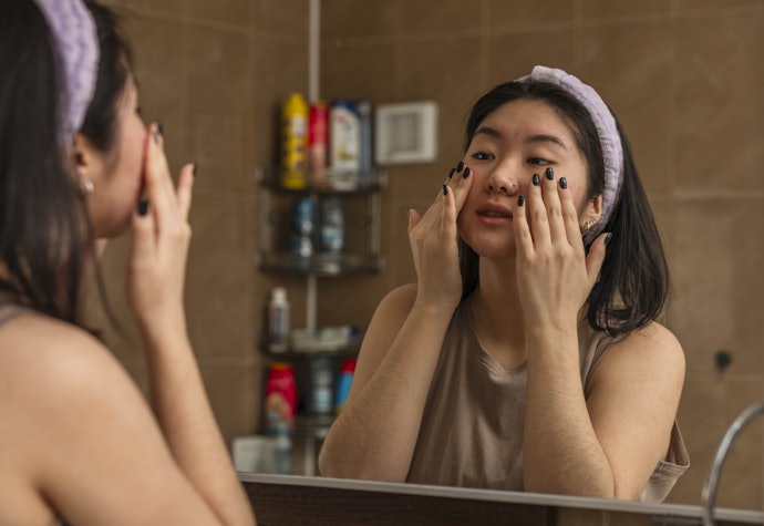 Agar kulit lebih cerah dengan optimal, pilih kombinasi kandungan brightening agent, seperti niacinamide dengan vitamin C