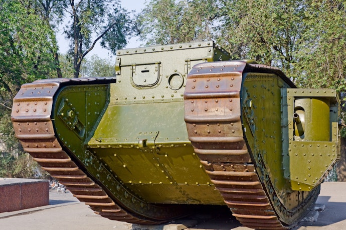 Kunjungi museum militer seperti Museum Dirgantara Mandala bila mau menilik perlengkapan perang era penjajahan, mulai dari pesawat hingga rudal