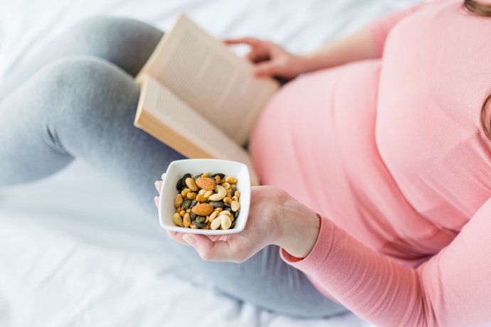Utamakan snack yang mengandung kacang-kacangan, terutama almond